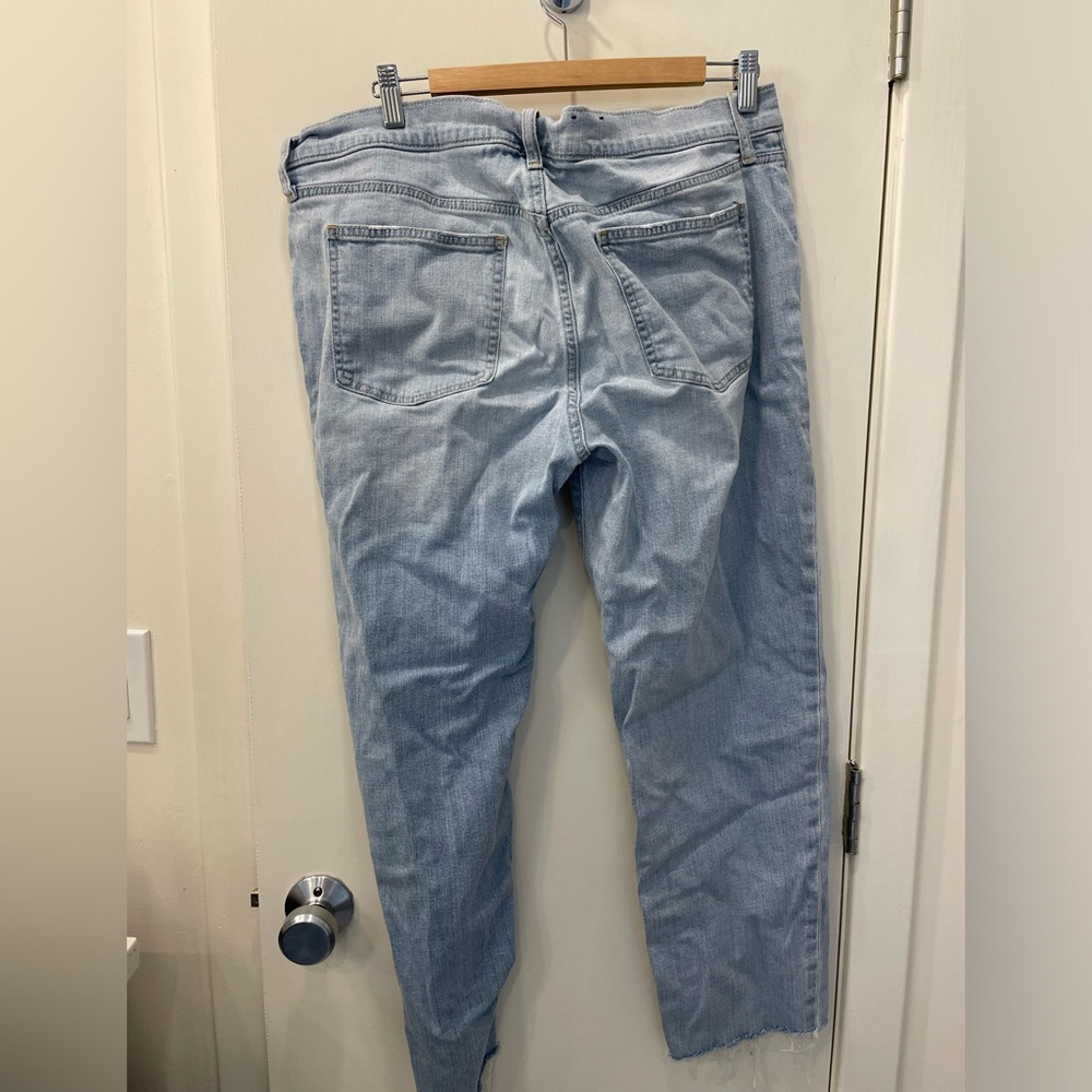 Gap girlfriend mid rise jeans, size 32 - Picture 2 of 2
